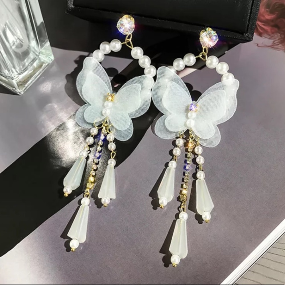 🌟 Beautiful Butterfly 🦋 White Long Earrings